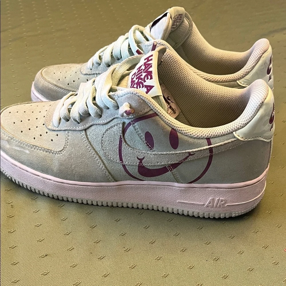 Nike Air light green and Purple Smiley Sneakers size 9